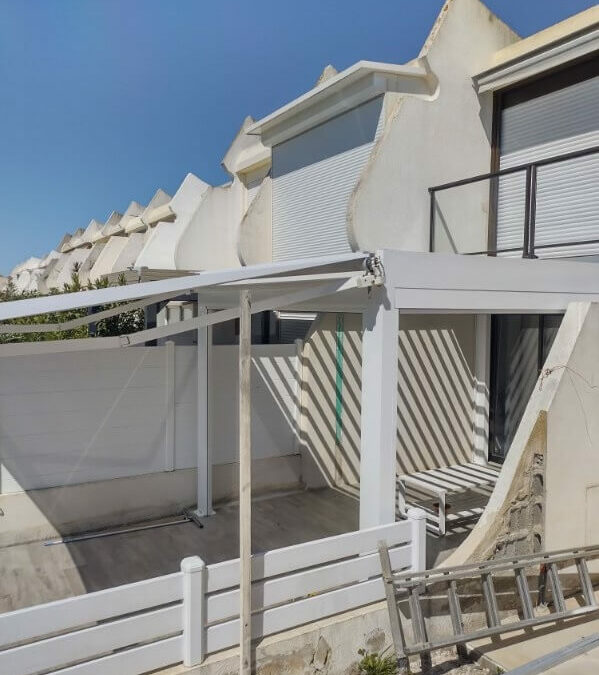 Pose Pergola Bioclimatique Port Camargue